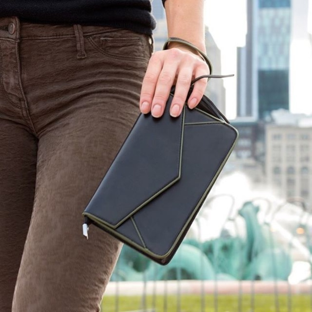 Bobbi Chicago - Black KINZIE Wrislet